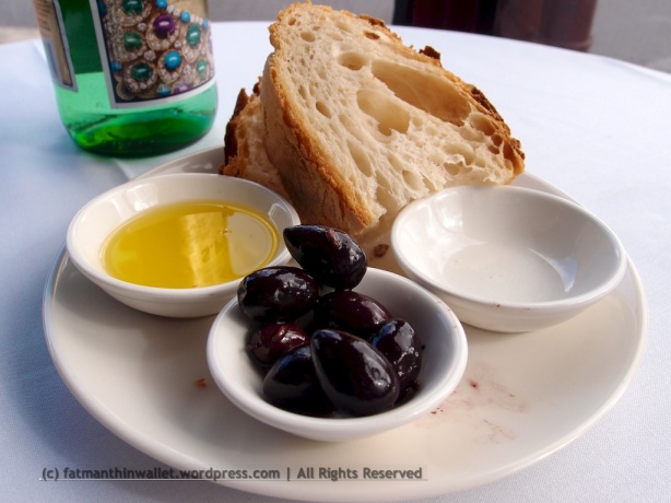 Bread and olives @ Chianti Classico - fatmanthinwallet.wordpress.com